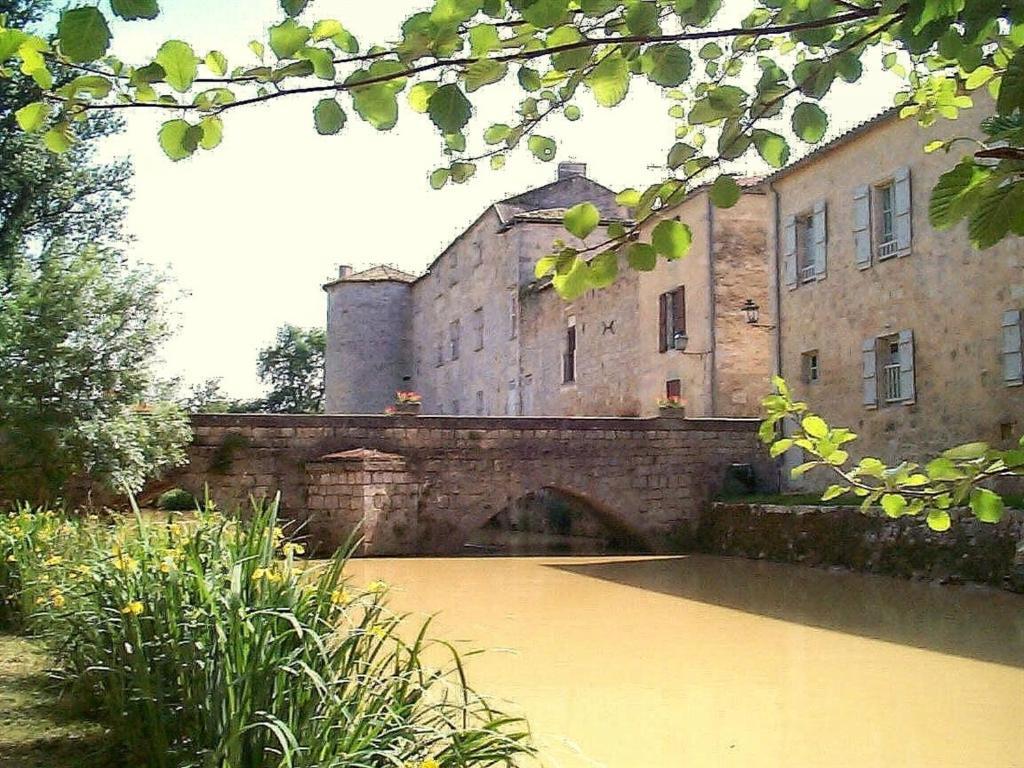 Du Cote De Chez Jeanne Hotel Fources Bagian luar foto